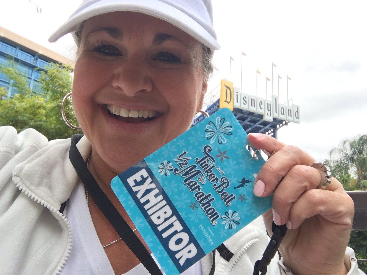 SpringaRun's tweet photo. Starting a FABULOUS weekend. Tinker Bell #disneyland #springaprincess #runDisney https://t.co/5GUkGdt5LB