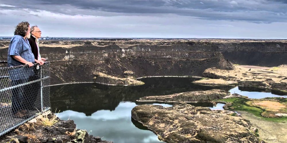 Old Betsy my refurbished 2010 Imac's monitor has gone dark.  If anyone out there can donate to help us fix it we will send you signed goods!