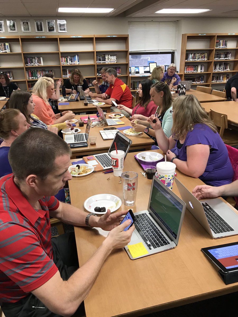 bmos's tweet photo. What an rad year w/ so many educators @BeltonSchools participating in #BSDBoat Thx for supporting @BSD124Supt @LorenzoRizzi5 @TonyArbisi https://t.co/06YmesXYSq