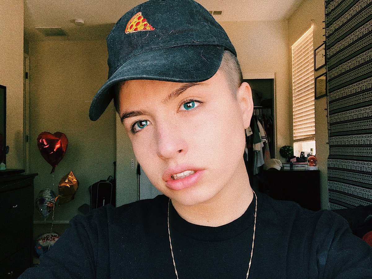 xtylerbrown02's tweet photo. 😇😇😇😇😇😇 https://t.co/J6qr1A7dmS