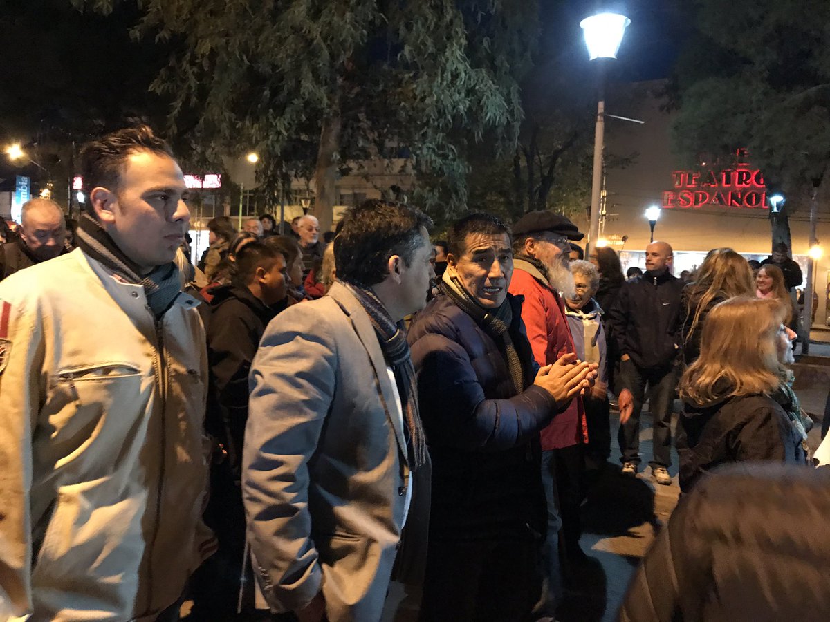 marianoneuquen's tweet photo. JUNTO A RAMÓN RIOSECO MARCHAMOS EN REPUDIO AL FALLO DE LA CORTE SUPREMA DE JUSTICIA! NO AL 2x1! NI UN GENOCIDA MÁS!
#FPNUNE https://t.co/vIEaCr1klv