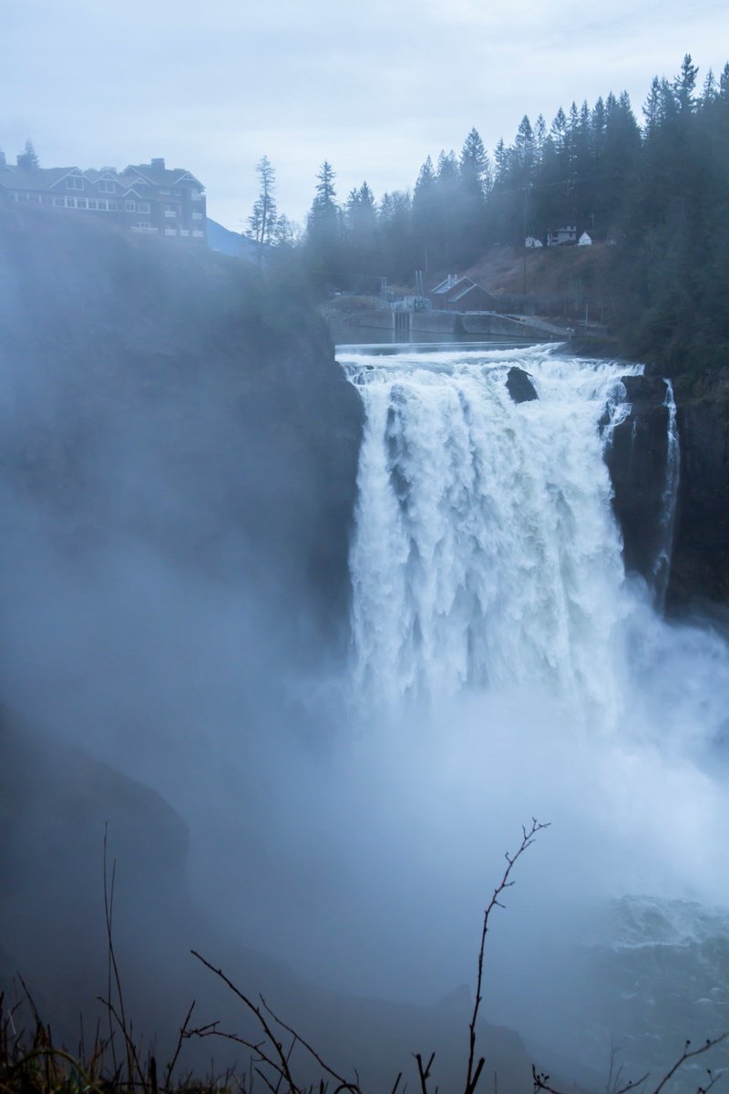 You and a friend could be going to our #TwinPeaks Premiere Party! Retweet to enter. Join us in a place both wonderful and strange on 5/21.