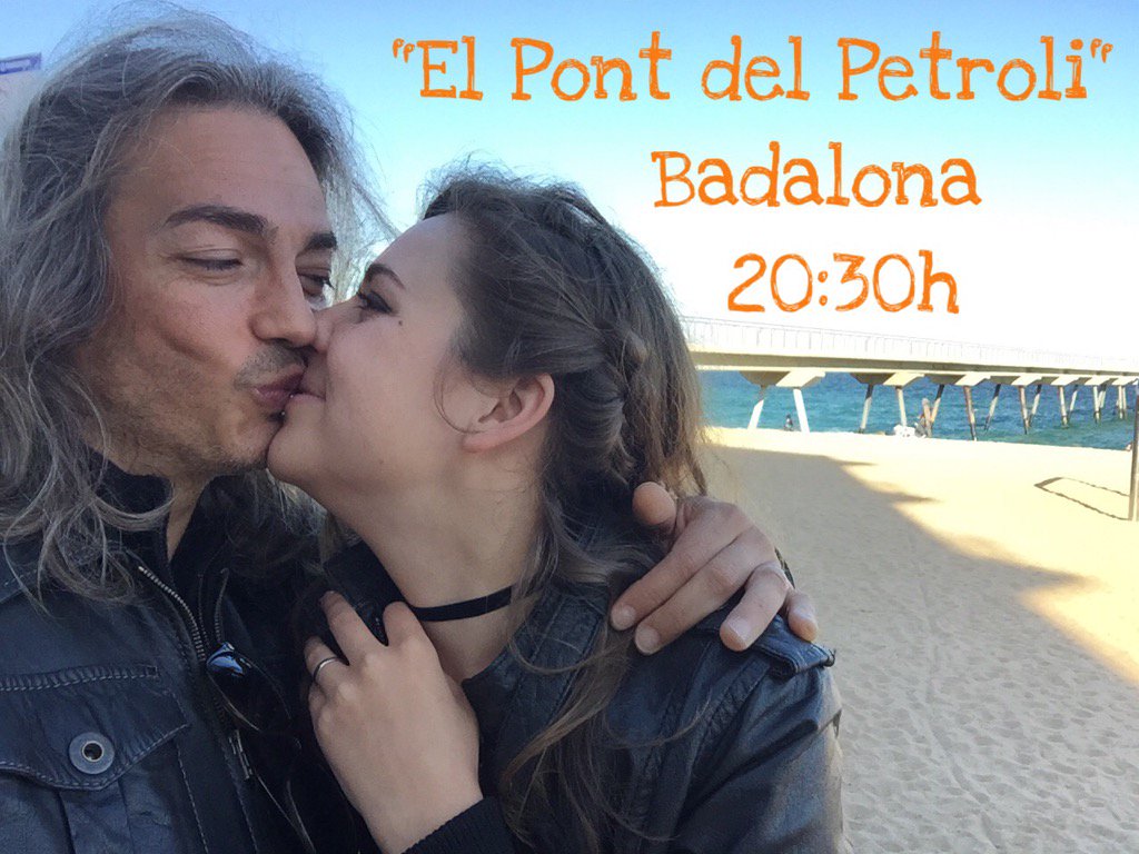 DaniGaliot's tweet photo. En un ratito dando guerra en "El Pont del Petroli".. Bolico a la fresca en primera linea de mar! Y bien acompañado! https://t.co/2iOmeue07H