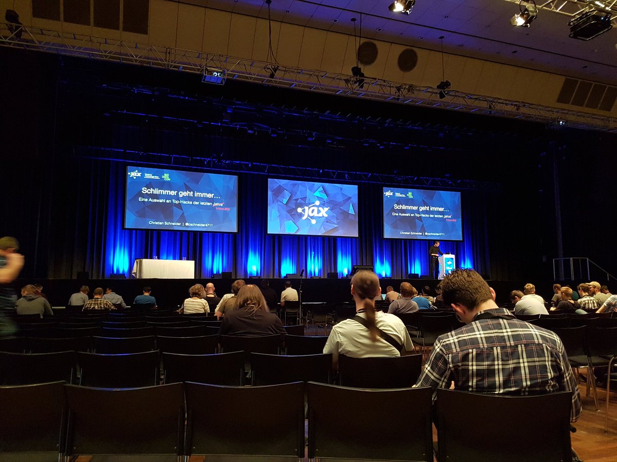 Fridolin34's tweet photo. Die letzte Session für heute. Langer Tag, aber guter Tag. 👍👍 #JAX2017 #jaxcon2017 https://t.co/e8iPrms7C5