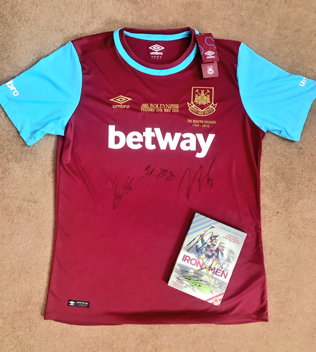 SpencerOwen's tweet photo. AMAZING @WESTHAMUTD GIVEAWAY! Win shirt from final game at Boleyn signed by scorers Sakho, Antonio &amp; Reid + DVD! RT &amp; follow to enter. https://t.co/gHreFjojuB