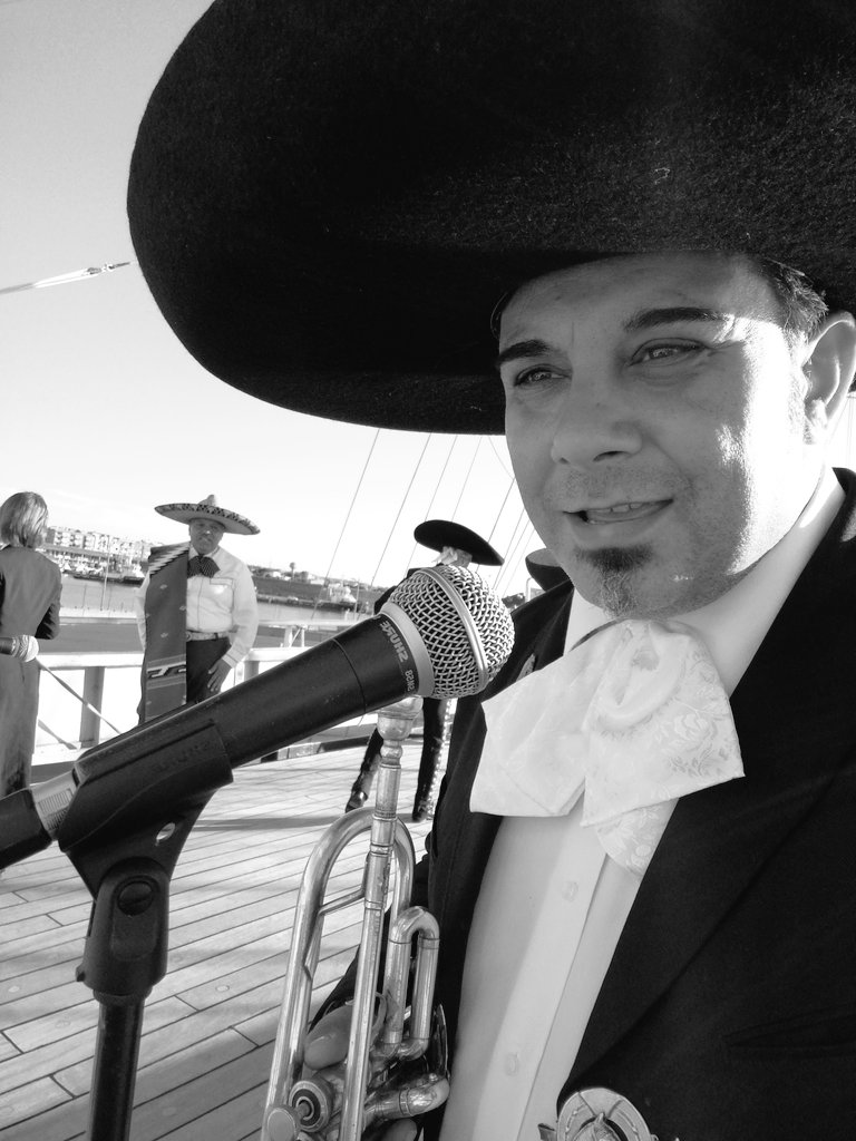 RomatitlanFans's tweet photo. Mariachi Romatitlán ameniza recepción oficial del Buque escuela Cuauhtémoc de la Armada de México en su visita a Italia el 5 de mayo 2017 https://t.co/8O5BONt6yP