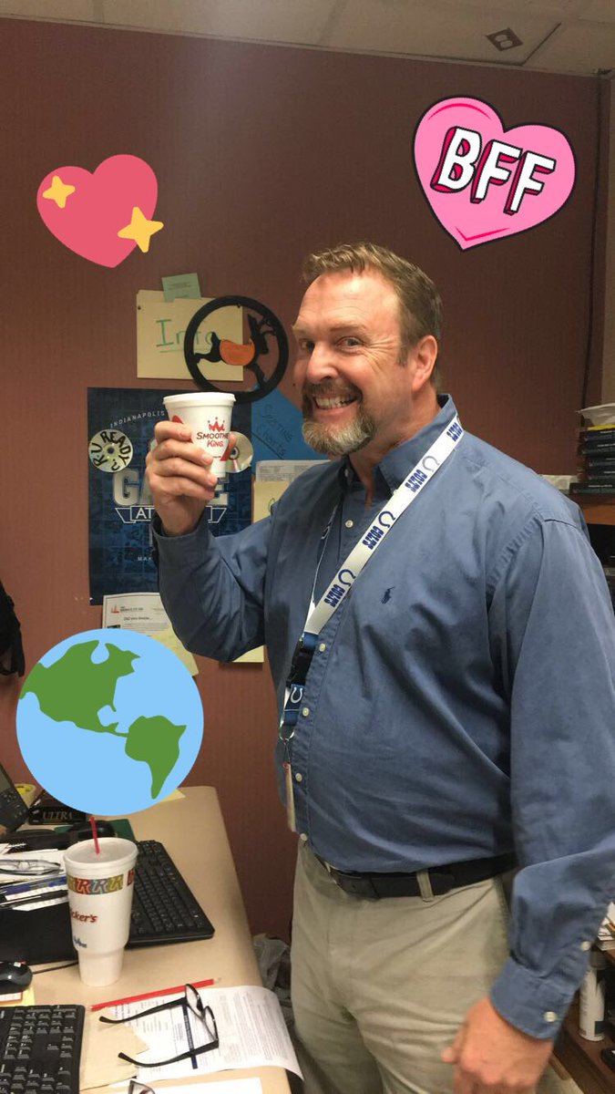 AnneHofmann6's tweet photo. I show my teachers my appreciate by buying them smoothies on a hot day! #LNKind17 https://t.co/vt59xQH5yE