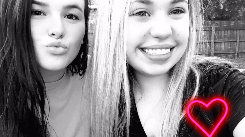 MadisonPaigeG's tweet photo. The only person that 100% understands me &amp; can deal with my mood swings 😊😊😊😊 https://t.co/M5sClVauOg