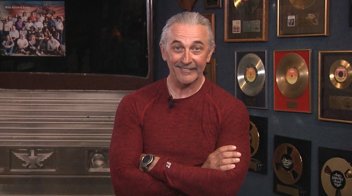 Tonight on #CountryClassics at 8:30P E/P: host <a href="/TippinAaron/">Aaron Tippin'</a> has videos from <a href="/Sugarlandmusic/">Sugarland</a>, @MarkWillsmusic, <a href="/theploveless/">Patty Loveless</a>, Sylvia &amp; more!