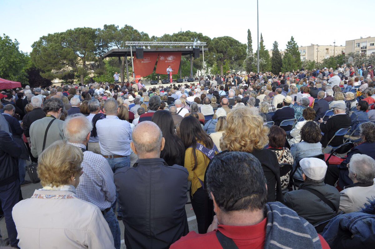 sanchezcastejon's tweet photo. Me han acusado de radical y separatista. Tienen razón, estoy radicalmente opuesto al PP y quiero separarme de su corrupción. #Sabadell https://t.co/nHbn18BJCx