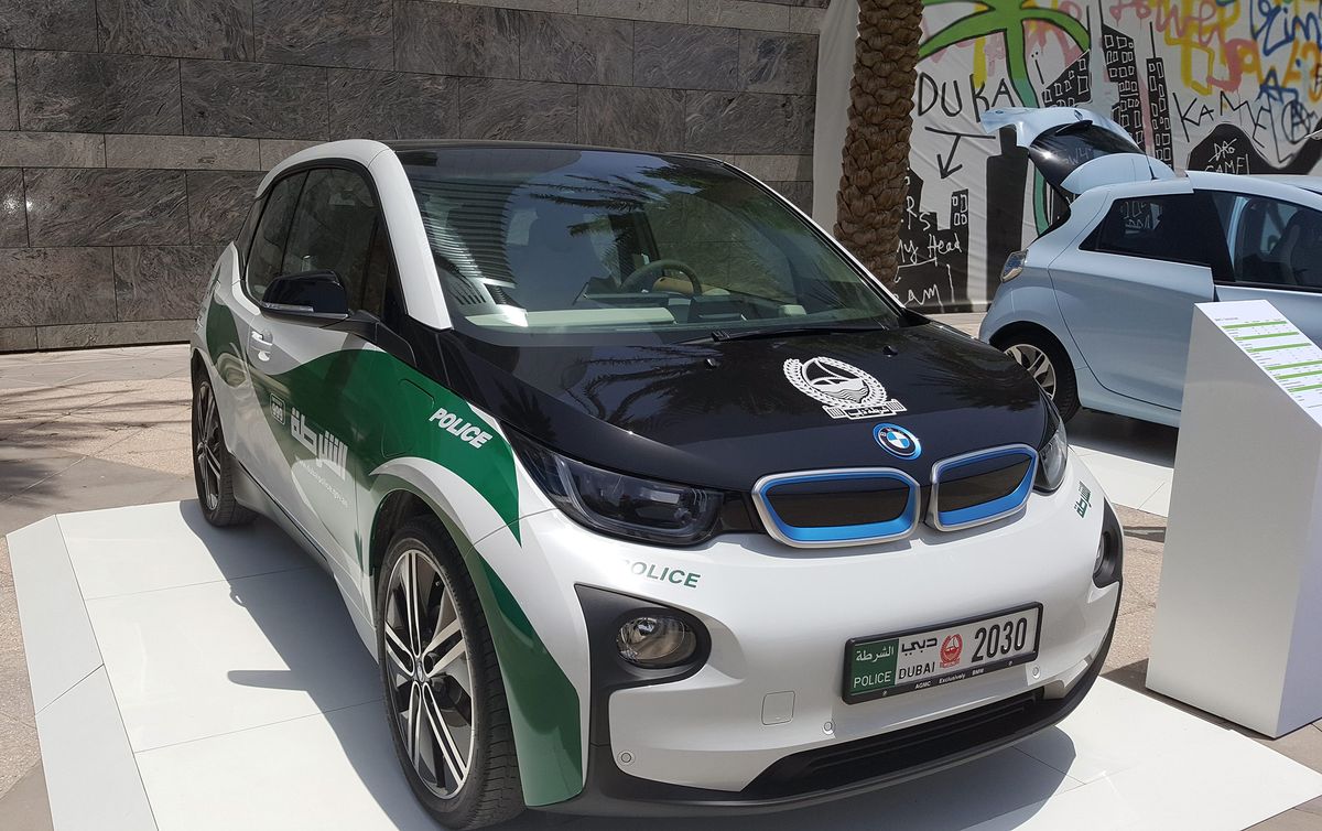 business's tweet image. Dubai's newest police cars are all-electric BMWs bloom.bg/2qU2CVB