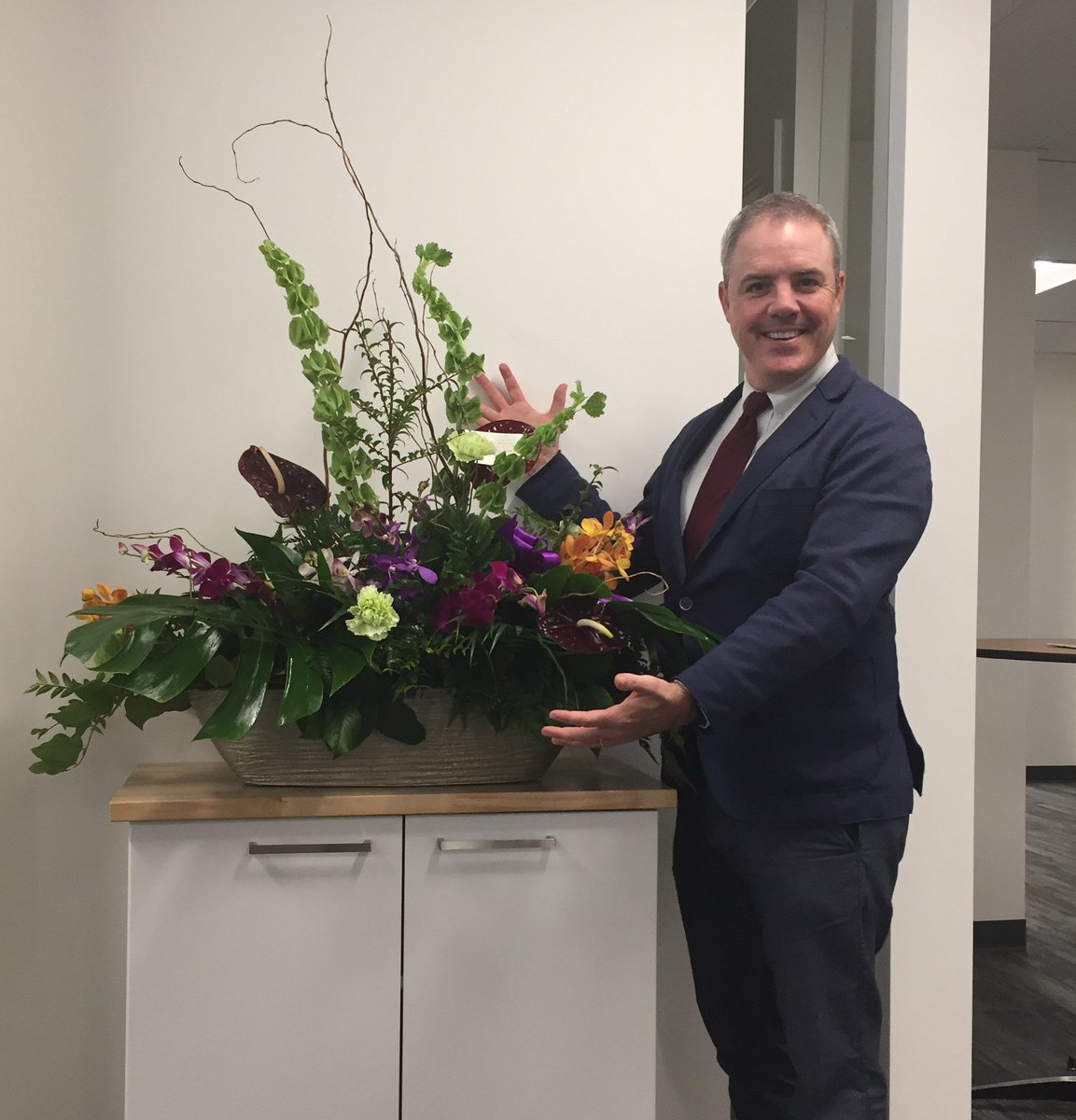 MFIVictoria's tweet photo. Thank you @revenuewire for the amazing bouquet to celebrate the opening of our Business Division! #MFIproudpartner #LukeAKAVannaWhite https://t.co/oJYrRmY0SC
