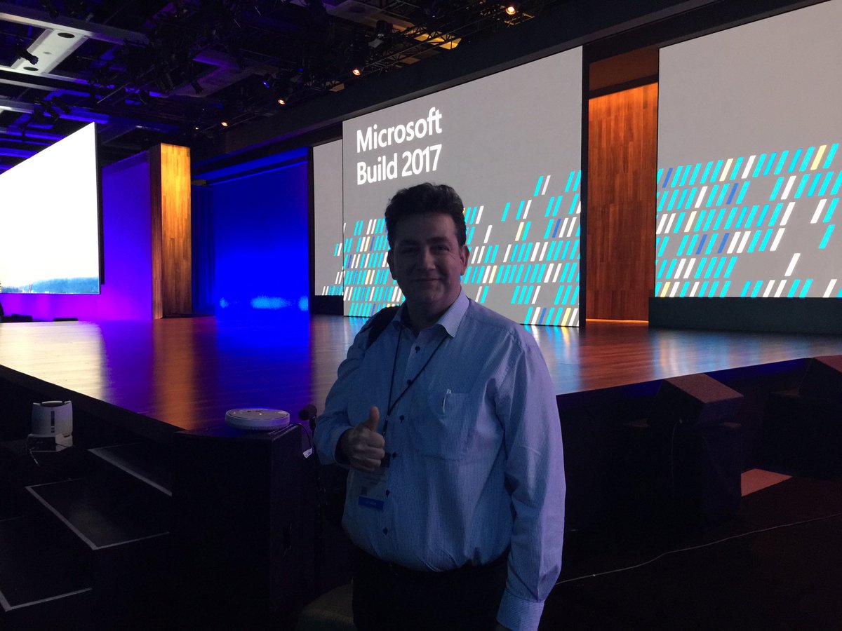 dralebra's tweet photo. Live from #MSBuild https://t.co/4qbyw6bZbk