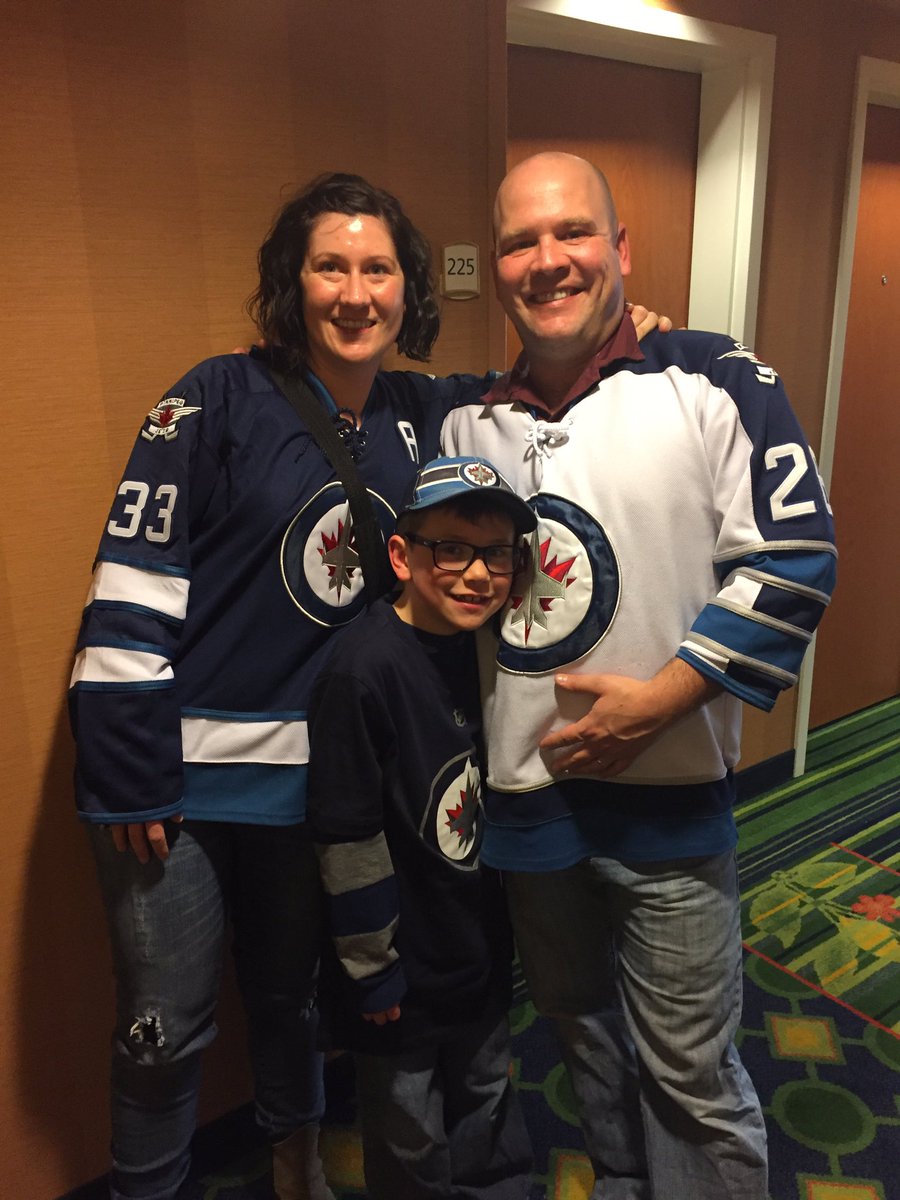 htrachuk's tweet photo. #jetsmom https://t.co/kbStMXMdUM