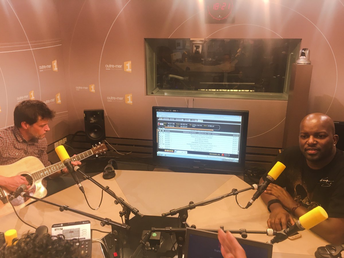 lgsalcede's tweet photo. Superbe moment en studio #live avec @Djoklaofficial à Radio #Outremer 1ere https://t.co/YJbzJhh793