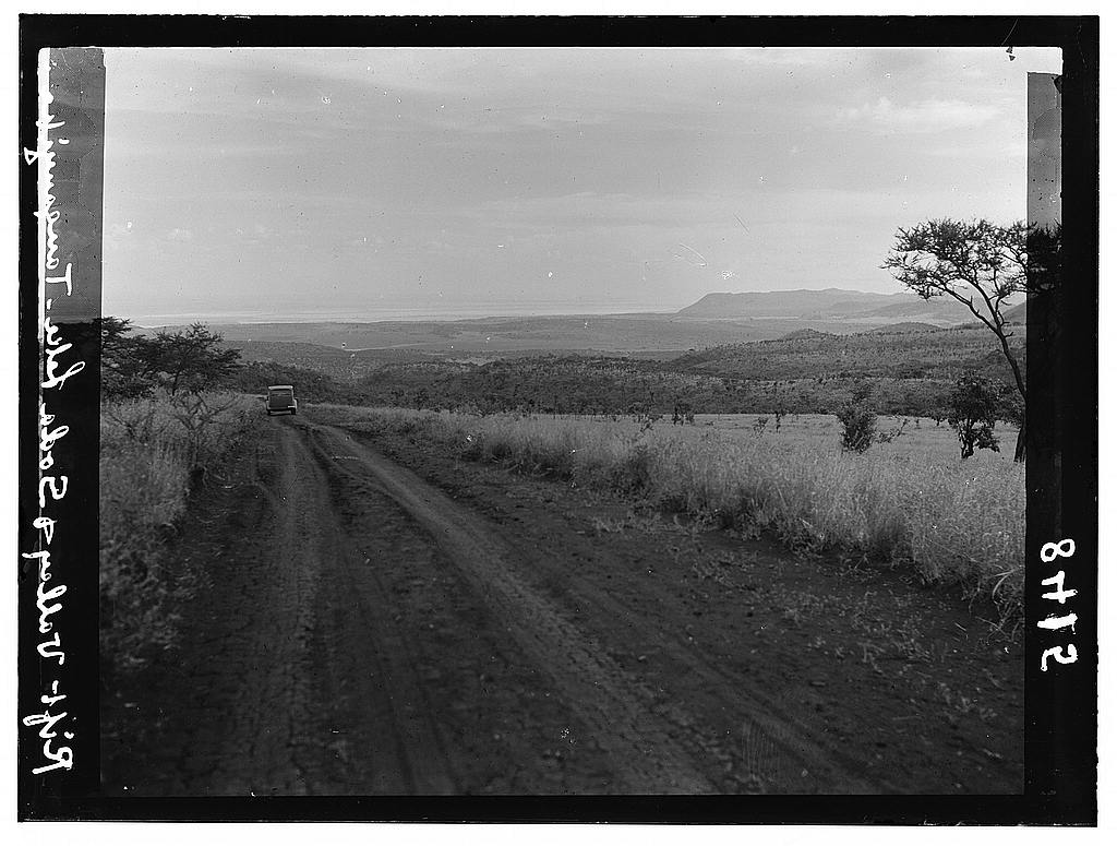 KResearcher's tweet photo. The Nairobi - Nakuru road in the 1930s. https://t.co/Y9Dd6hLiCR