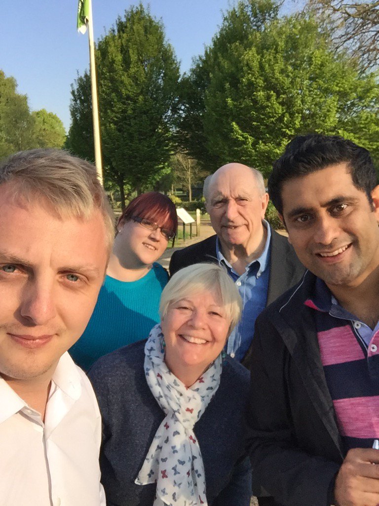 PrestonDr's tweet photo. Out and about round Close Park @IvanLewis_MP @Karen4RadEast @JamieLeonWalker @CllrRShori https://t.co/mZZTEcU4Xf