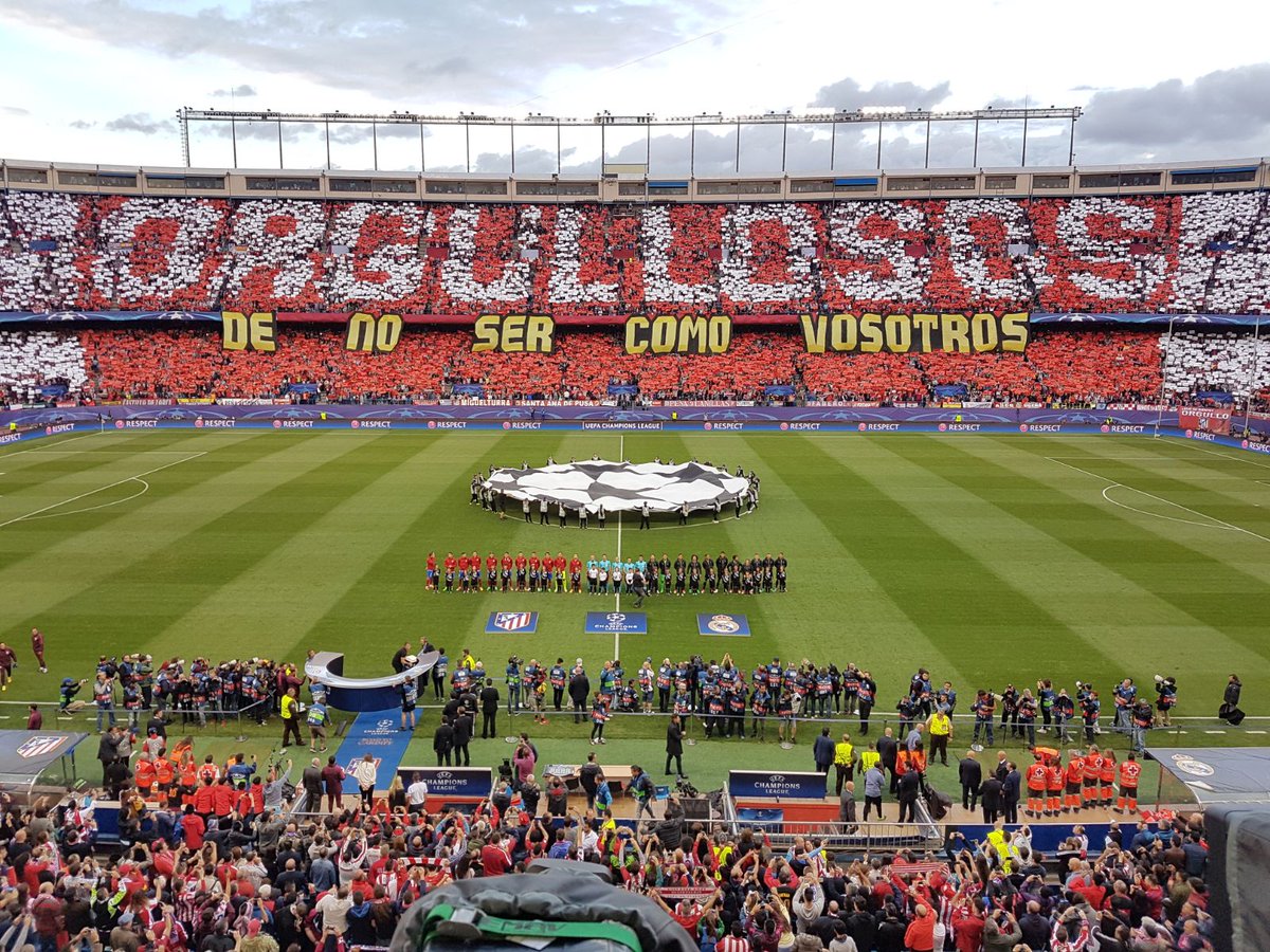 Atleti's tweet photo. 2' | 0-0 |  🗣 ¡Ambientazo en el Calderón! 🔴⚪️🔴 ¡Piel de gallina! 
¡Gracias, afición!  👏
#UCL #AúpaAtleti #AtletiRealMadrid https://t.co/TcMjevLQQ5