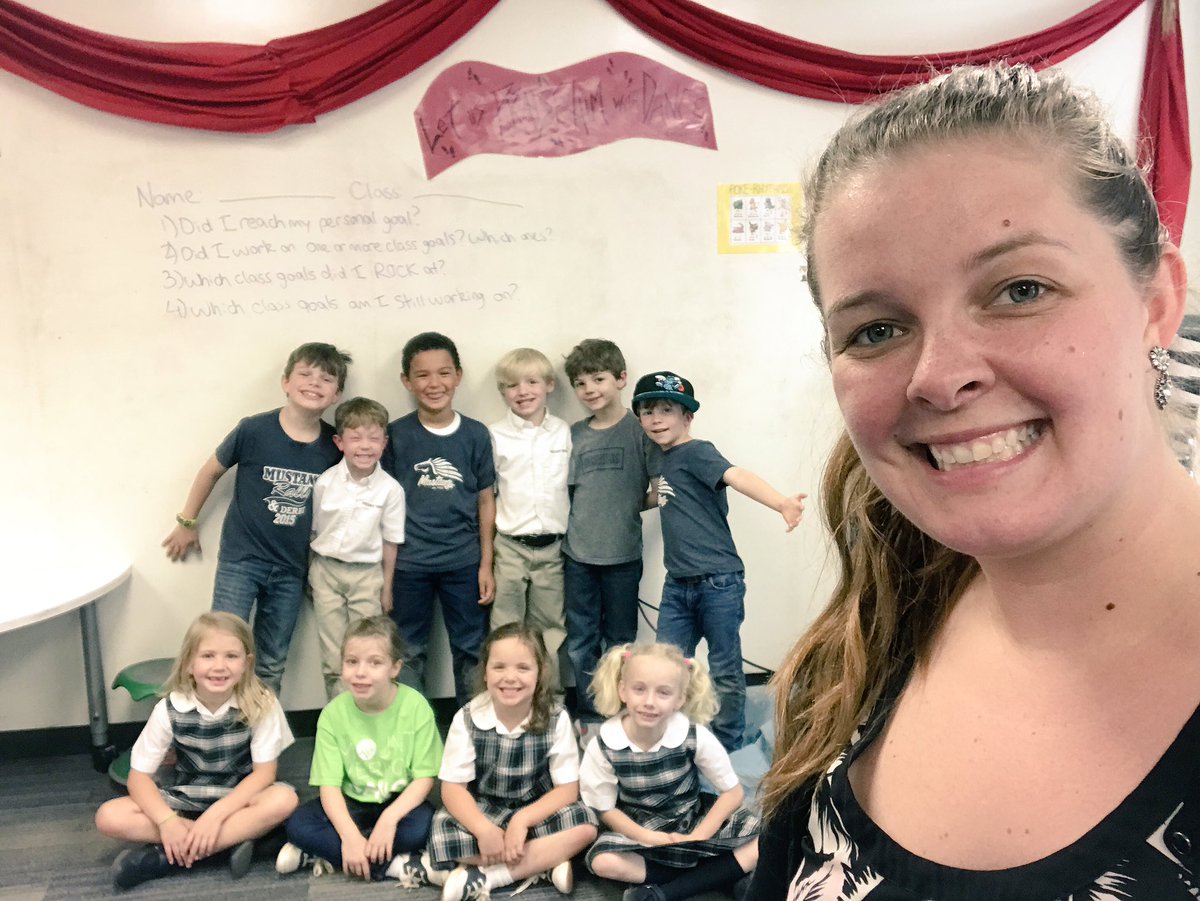 B_Schmutzler's tweet photo. It's been a great year with @gutterymustangs ! These budding performers love to sing &amp; laugh! #mvarts #mvlower https://t.co/ARzhHCNoM4