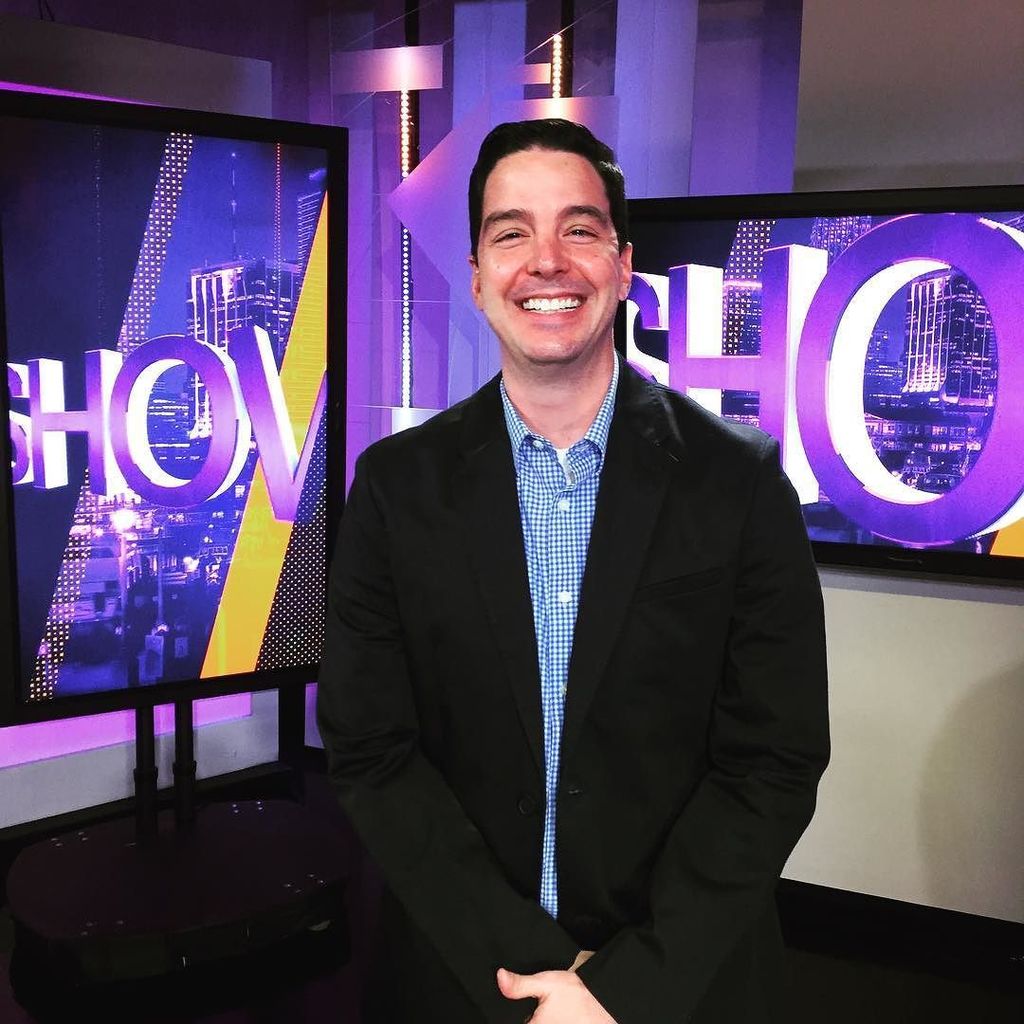 DanielMartinezD's tweet photo. En minutos al aire en #ShowBizCNN con @ojocritico sintoniza! #TV #Farándula #entertainment #Entretenimiento #showb… https://t.co/8lE9km40C0 https://t.co/hiSU9kidns