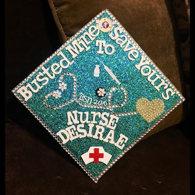 AdelphiU's tweet image. Seniors, let us see your amazing #AdelphiGradCaps17 in the works!