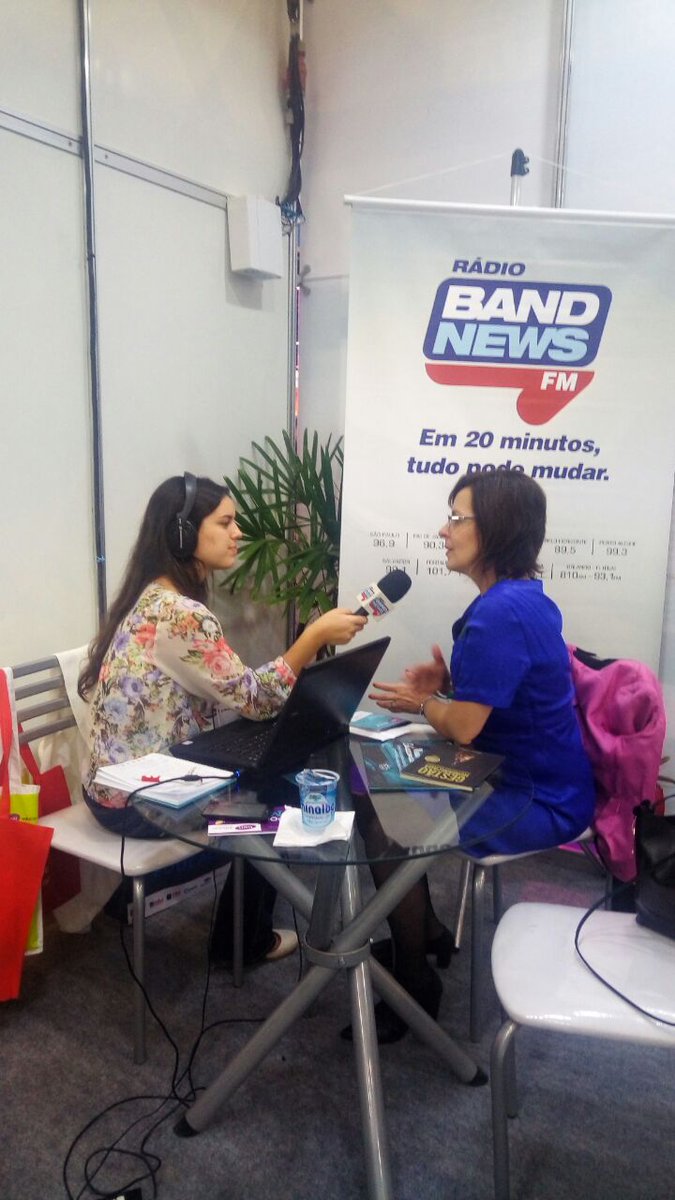 bett_brasil's tweet photo. A curadora Vera Cabral em entrevista para a @radiobandnewsfm #BettEducar2017 https://t.co/P9xHjfmj5e