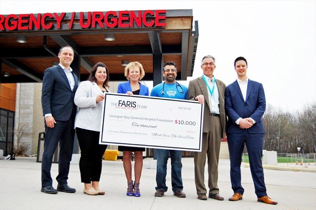 SimcoeNews's tweet photo. Midland hospital receives $10,000 donation for emergency department. @GBGHFoundation @FarisTeam https://t.co/h8u3cjKhXK https://t.co/cC24FvvPVi