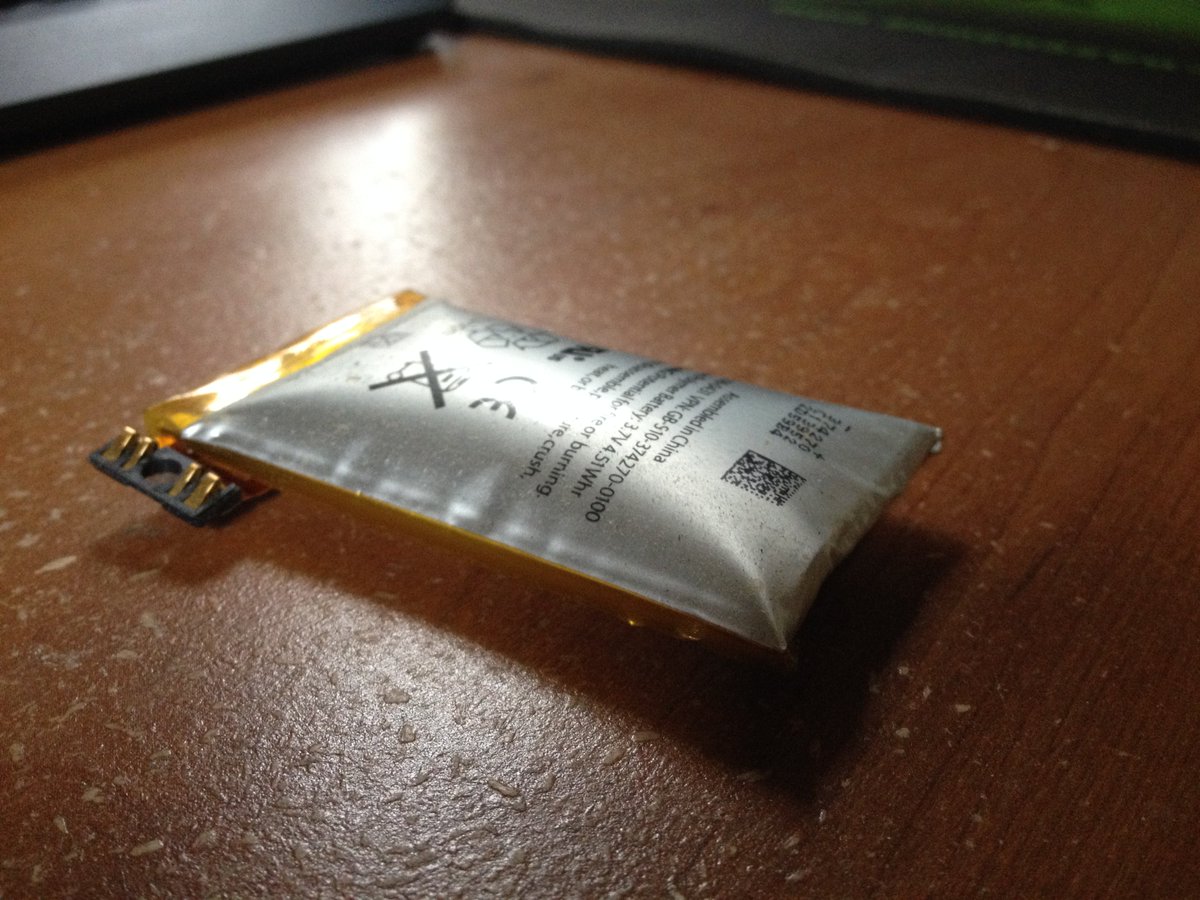 _DeMedici's tweet photo. This is what happens to a Iphone battery being stored on a shelf. @AppleNews @Apple https://t.co/83k2lU7M8N