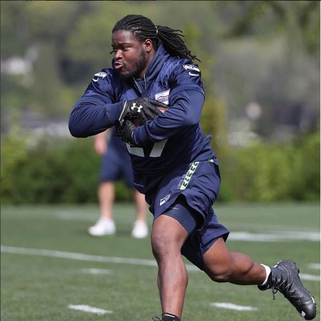 Lil_Eazy_Ana_42's tweet photo. Felt good putting on these cleats again for the first time since Oct #NewSquadWhoThis 😂😂😂 https://t.co/GYTbhVgV3y