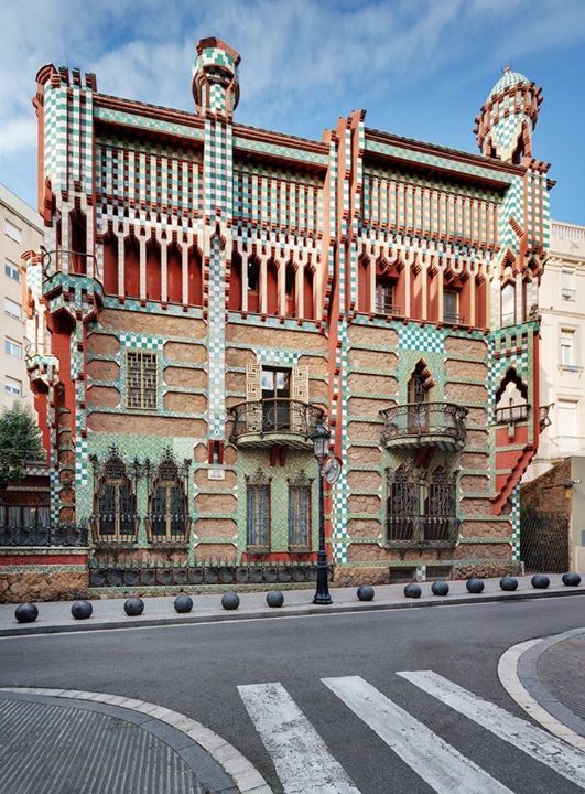 ArchDaily's tweet image. Be the first to see Antoni Gaudi's first-evert house as a museum following major restoration here: archdai.ly/2pA0dLV