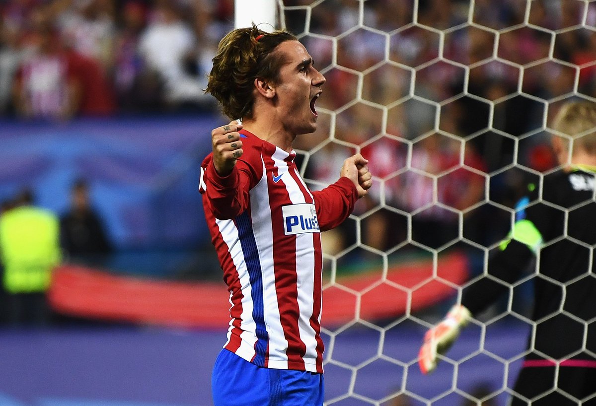 ChampionsLeague's tweet photo. The goalkeeper gets a hand to it but can't stop it. @AntoGriezmann makes it 2-0 on the night, 3-2 on aggregate. What a start! #UCL https://t.co/Ri3thDXFfe