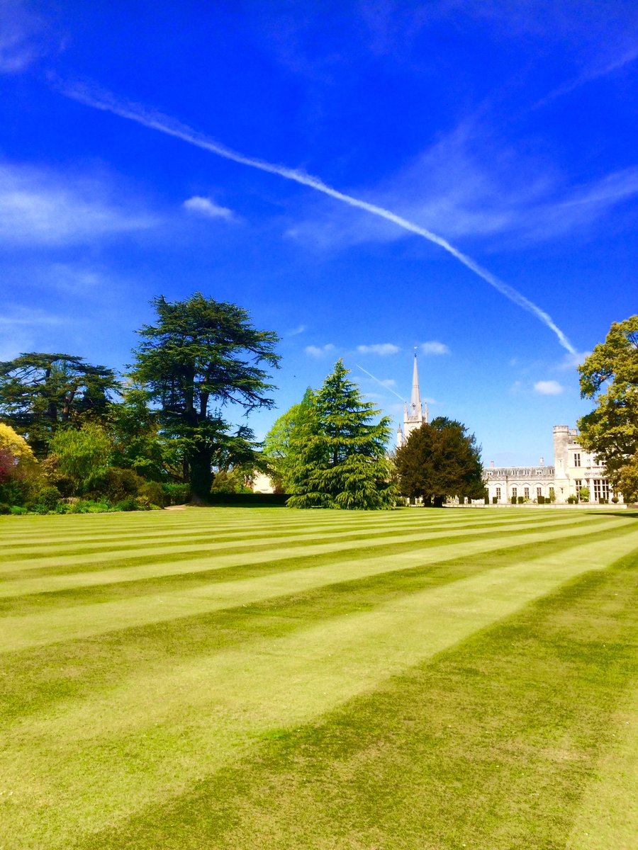leeotoole99's tweet photo. Battle of the lines @AshridgeHouse Sky v Ground https://t.co/8JnZ9EAC5y