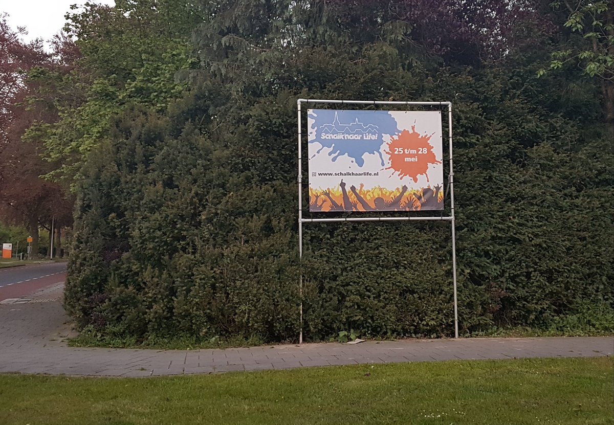 InSchalkhaar's tweet photo. Het dorp komt al aardig in de stemming voor @SchalkhaarLife! https://t.co/LQK2pZ1UWe