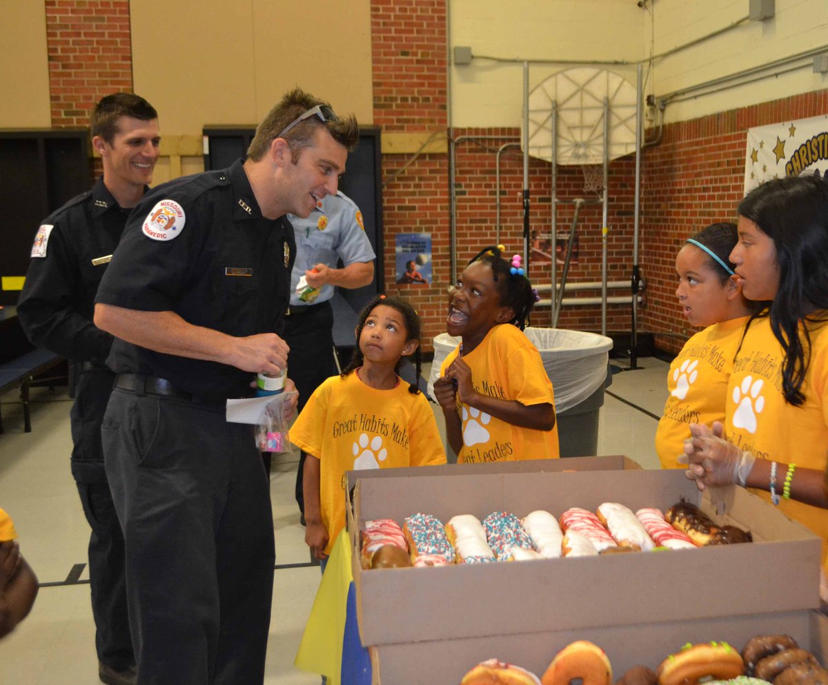 ISDSchools's tweet photo. @OttBearCubs hosted an open house for Independence first responders to show their appreciation for keeping our community safe! #isdstrong https://t.co/4YwGmXdn0Y