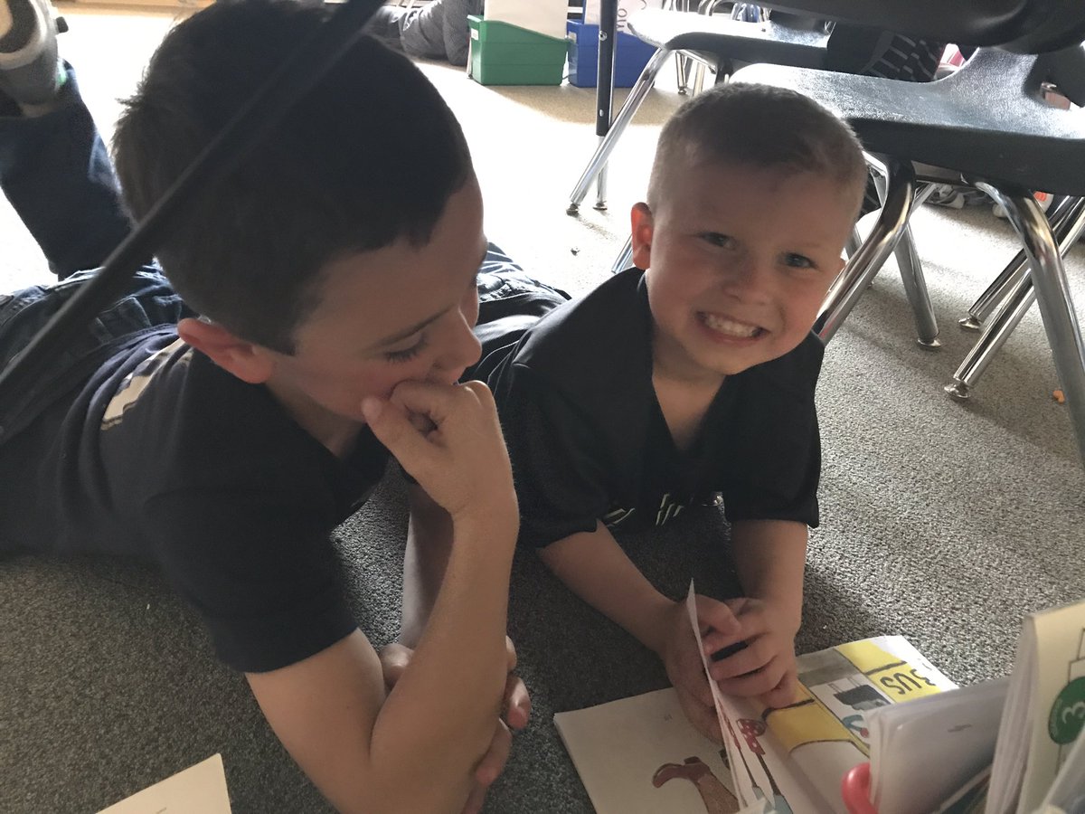 HSSDkateschm's tweet photo. Reading UNDER the table for letter U day!  #abccountdown @ForestGlenElem https://t.co/RhLMBfWEfC