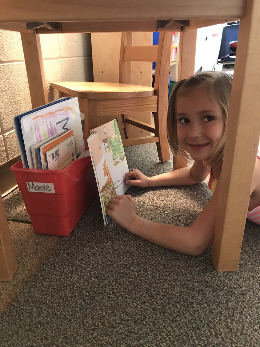 HSSDkateschm's tweet photo. Reading UNDER the table for letter U day!  #abccountdown @ForestGlenElem https://t.co/RhLMBfWEfC