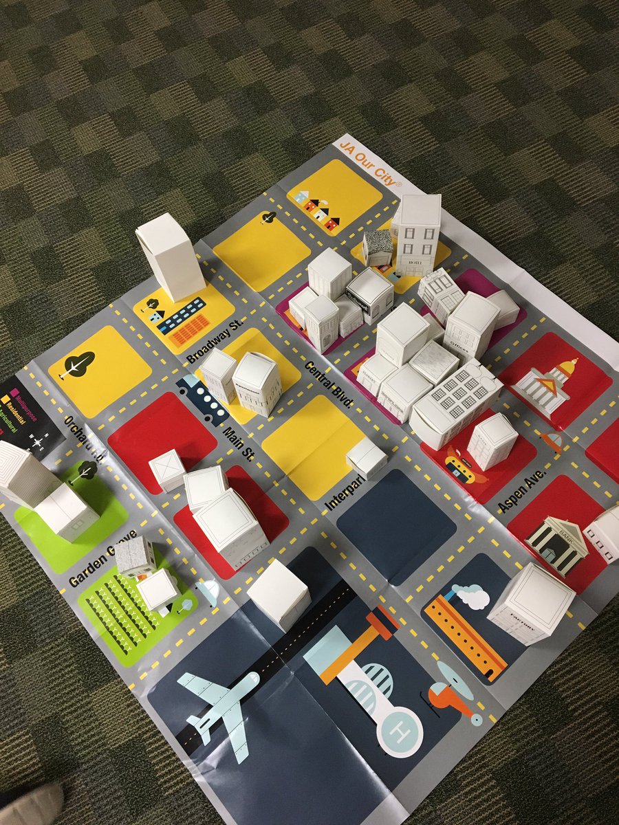 MsWoldsClass's tweet image. The 3rd graders had so much fun learning today with Junior Achievement! #NPPride #SLPPantherProud