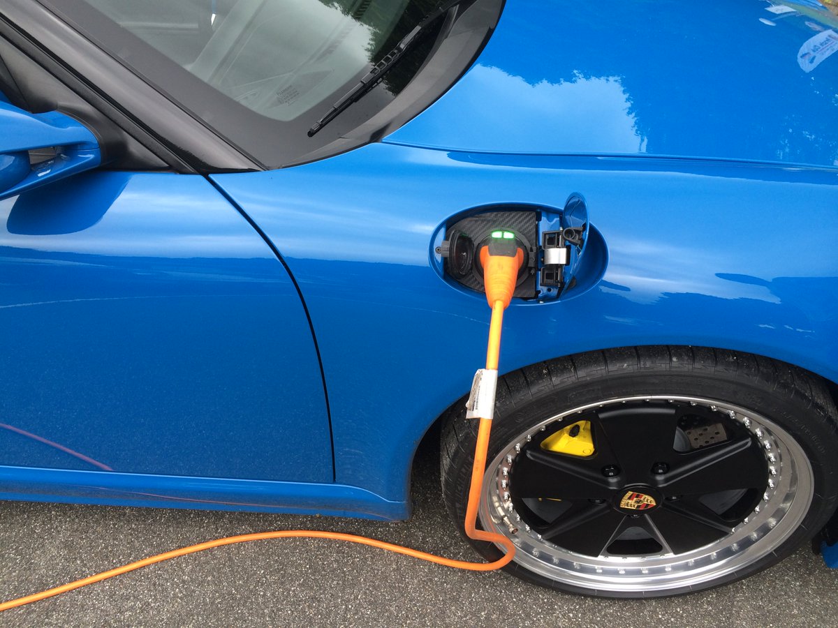 elektroauto's tweet photo. Nachdem ich mich schon seit Jahren um Elektrostraßenfahrzeuge kümmere, bin ich seit 2013 auch Lieferant für viele Elektrobootumbauer. https://t.co/9r02EAyE7K
