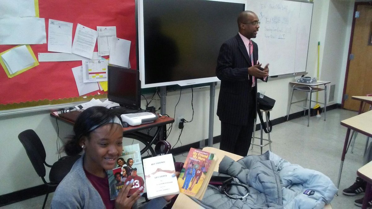 jerryhoover65's tweet photo. I'm sharing knowledge and she's sharing the book.... #MyFriendMyHero #LiteracyPower https://t.co/349SlaVsTl