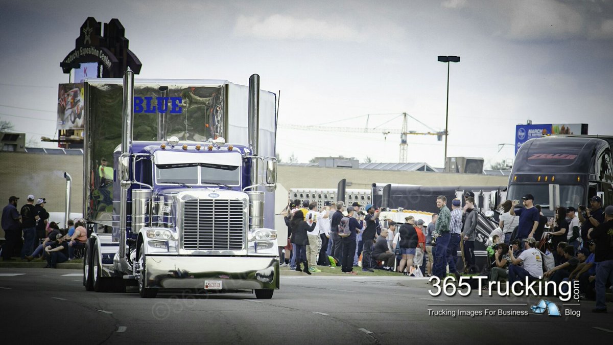 Freight_Photo's tweet photo. #Mats #Truckshow #Trucking images for business https://t.co/ItV14YCJUw #Peterbilt #Blue #BlueLogistics https://t.co/N9WAGnh2kq