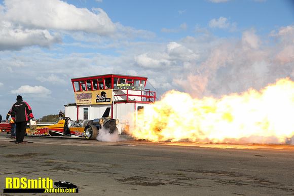 VolkspowerPaul's tweet photo. Powerfest 26 - 29 May @YorkRaceway - Traders, live music, kids stuff and more -  campers and day visitors welcome.  Get the picture!!?!! https://t.co/Y2Qy65QOjo