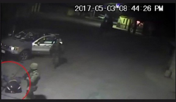 politicamx's tweet photo. Ejecutan militares a un hombre en Puebla https://t.co/CmToh7Tjvn https://t.co/O7x2PCookW