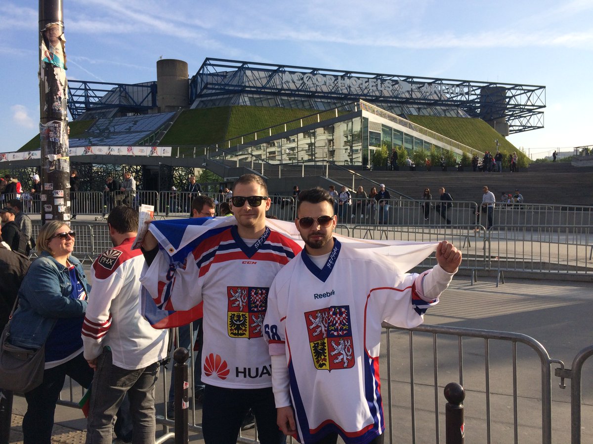 WorldOGames's tweet image. #Paris #Eiffel #myself #retards