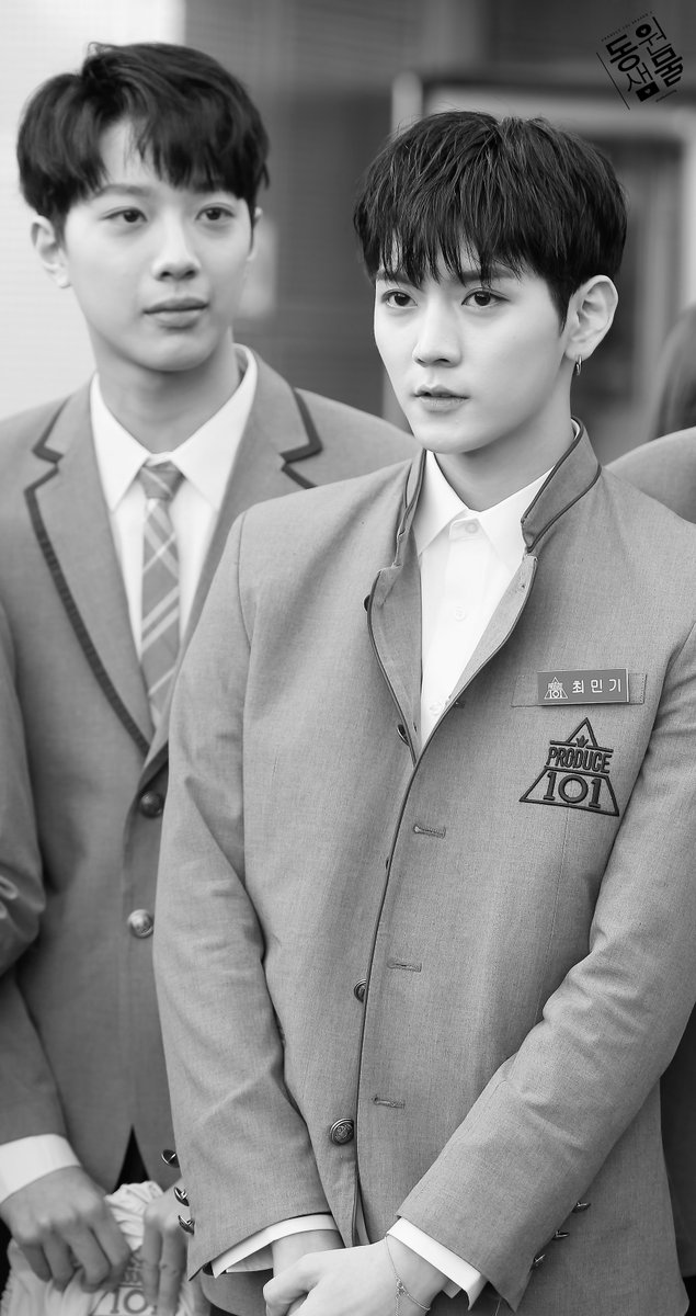 LaikuanLindog's tweet photo. 170309 #프로듀스101시즌2 상암

이 완벽한 투샷을 봐주세요✨
관린님 민기님 충성 충성💦

#라이관린 #laikuanlin #赖冠霖 #프로듀스101 #PRODUCE101 #produce101season2 #최민기 #ren #뉴이스트 #NUEST https://t.co/uHG7gem7OW