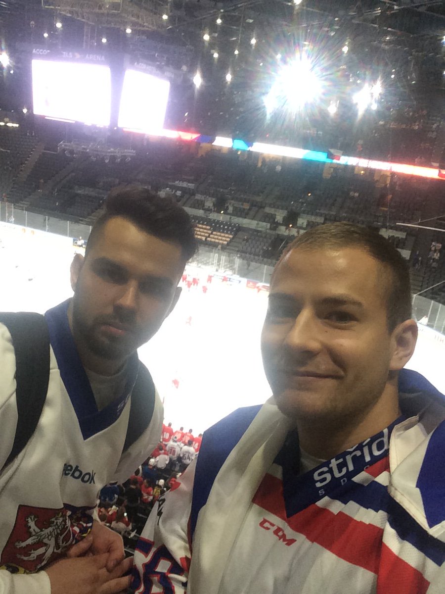 WorldOGames's tweet image. #Paris #Eiffel #myself #retards