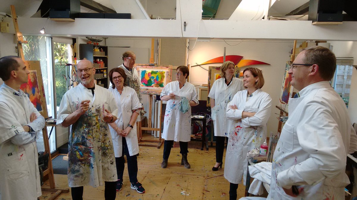 alderliestenJ's tweet photo. Inspirerende schilderworkshop in het atelier van Willem Hesseling met medewerkers en ledenraad @RaboGouwestreek #Gouda https://t.co/fIiYpdavvo