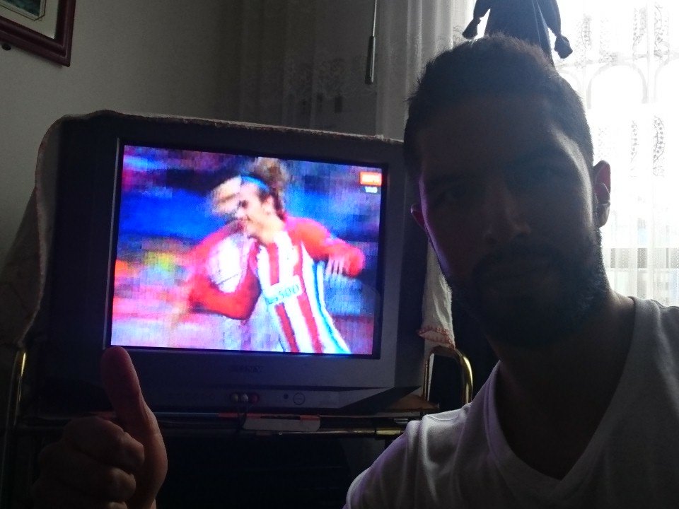 krlos_182's tweet photo. #championsxespn haciéndole fuerza al atlético de Madrid... O al real si entra James xD @ChampionsxESPN_ https://t.co/SJMjgR2QkN