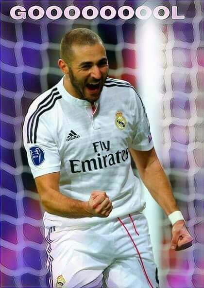 As_TomasRoncero's tweet photo. Esa jugada de museo de @Benzema permitió a @isco_alarcon igualar el récord de 61 partidos del Bayern marcando gol. https://t.co/PmF4UXifnI https://t.co/85Bdof2sYQ