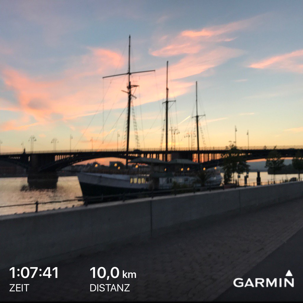 PhilippBauer's tweet photo. #beatyesterday #garmin #jax #jaxcon2017 #JAX2017 #jaxcon #mainz #pgc1a https://t.co/JK1JrNbsmm