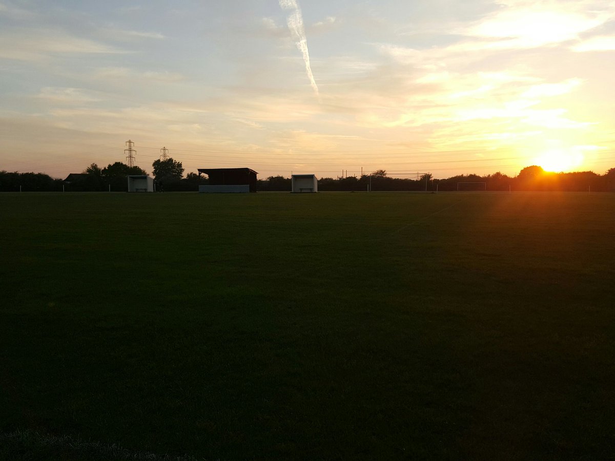 essexfootie's tweet photo. It all started well for @RayleighTFC before @Stcleresfc came alive in devastating style. They'll be a handful in Mid Essex Prem. Bye for now https://t.co/DRT6lC9Dxa